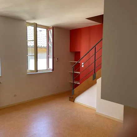 Image 4 - 14 Rue Charles de Gaulle, 42190 Charlieu, France - Apartment for rent