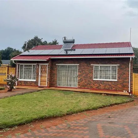 Rent this 3 bed apartment on Ascot Road in Johannesburg Ward 18, Soweto
