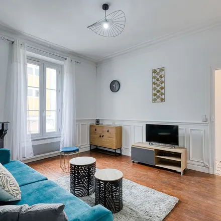 Rent this 2 bed apartment on 26 Rue de l'Éperon in 77000 Melun, France