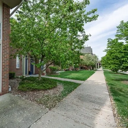 Image 2 - 2100 Leighton Drive, Shelby Charter Township, MI 48317, USA - Condo for rent
