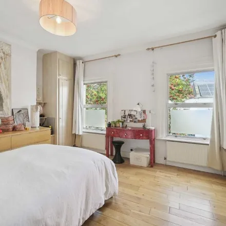 Rent this 3 bed townhouse on Prothero Road in London, SW6 7NP