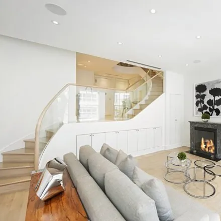 Image 2 - 47 East 67th Street, New York, NY 10065, USA - Townhouse for sale