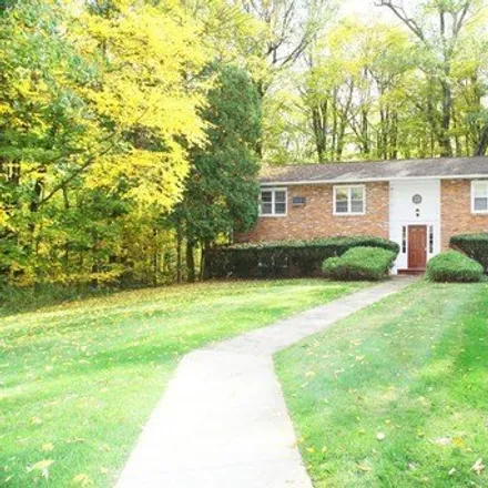 Rent this 3 bed condo on Highwood Manor in Mixville, Cheshire