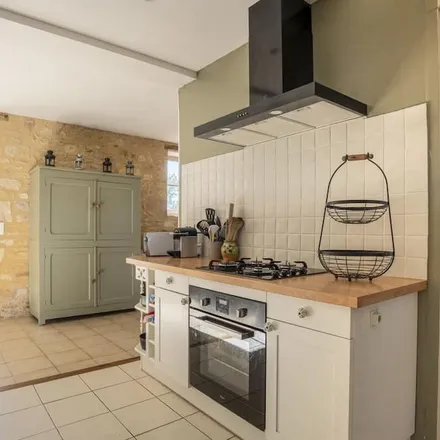 Rent this 4 bed house on Pont d'Alles in Route du Confluent, 24480 Alles-sur-Dordogne