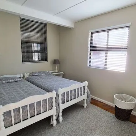 Image 5 - Hoerskool Grens, Valley Road, Arcadia, East London, 5213, South Africa - Apartment for rent
