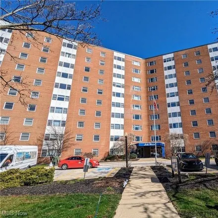 Rent this 3 bed condo on 11876 Edgewater Drive in Lakewood, OH 44107