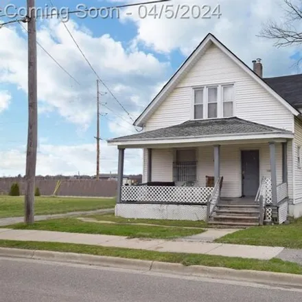 Buy this 3 bed house on 1658 Court Street in Flint, MI 48503