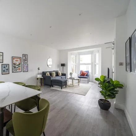 Image 4 - Cobden Road, London, SE25 5NY, United Kingdom - Townhouse for rent