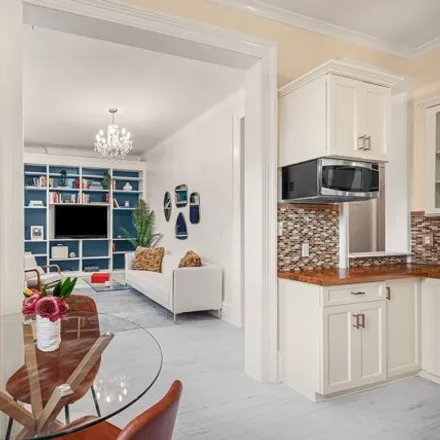 Image 3 - 231 West 21st Street, New York, NY 10011, USA - Townhouse for sale