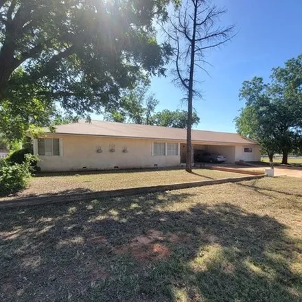 Buy this 3 bed house on 1911 Hoyt Street in Sweetwater, TX 79556