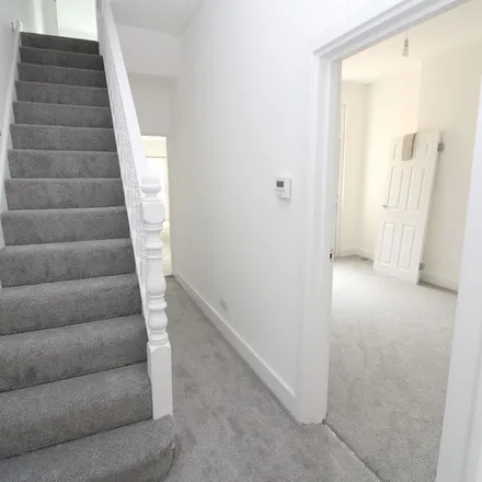 Image 2 - New Road, Woolwich Road, London, SE2 0AR, United Kingdom - Apartment for rent