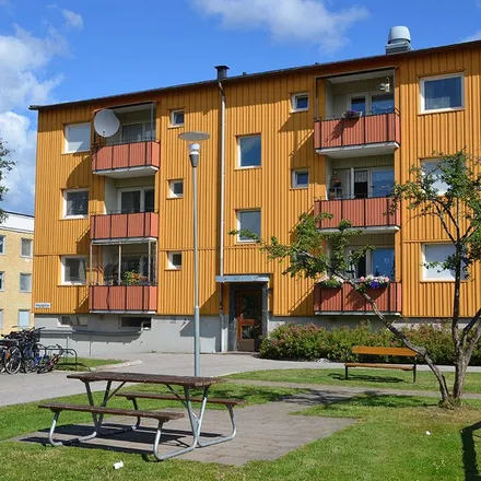 Rent this 4 bed apartment on Vegagatan in 802 86 Gävle, Sweden