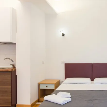 Image 4 - Via Giovanni Battista Pergolesi, 26, 20124 Milan MI, Italy - Apartment for rent
