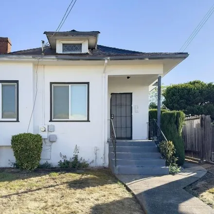 Buy this 2 bed house on 2709 California St in Berkeley, California