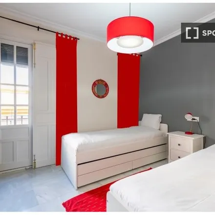 Image 16 - Airbnb, Calle Sánchez de Castro, 15, 41003 Seville, Spain - Apartment for rent