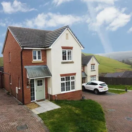 Buy this 3 bed house on unnamed road in Tonyrefail, CF39 8GB