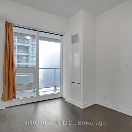 Image 2 - 2221 Yonge, 2221 Yonge Street, Old Toronto, ON M4S 2B2, Canada - Apartment for rent