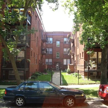 Rent this 2 bed condo on 1615-1623 West Wallen Avenue in Chicago, IL 60626