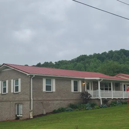 Buy this 6 bed house on 9 Regal Drive in Pulaski County, KY 42501