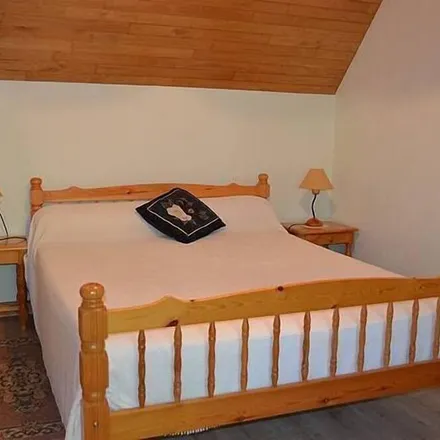 Rent this 3 bed townhouse on 24370 Prats-de-Carlux