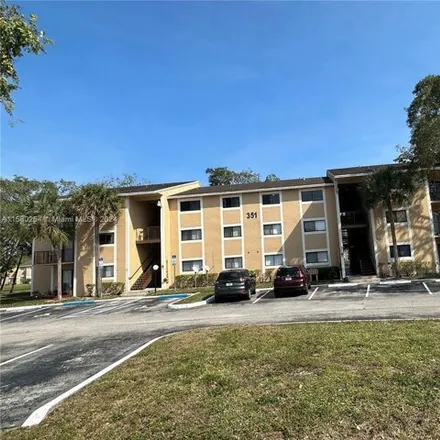 Buy this 1 bed condo on 347 Palm Way in Pembroke Pines, FL 33025