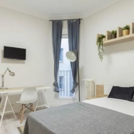 Rent this 5 bed room on Madrid in Allo Pizza, Calle de Galileo