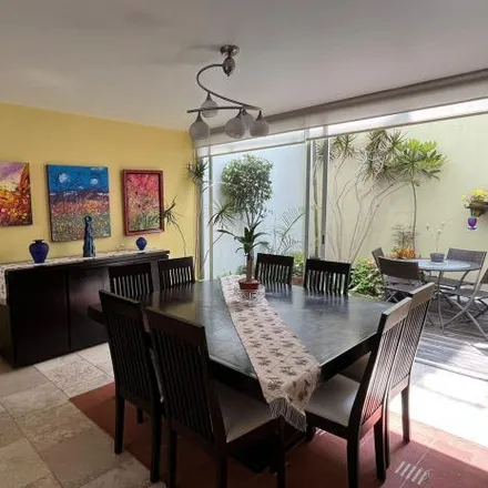 Buy this 2 bed house on Deportivo del Sindicato Nacional de Trabajadores de la Secretaría de Salud in Calzada Arenal, Tlalpan