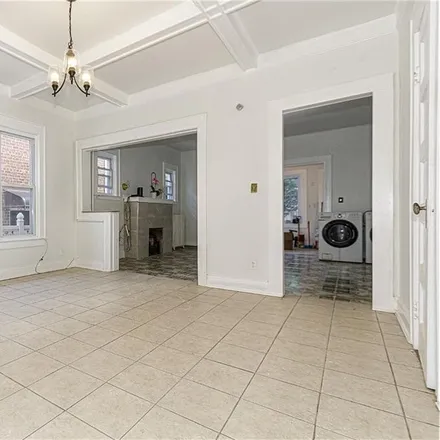 Image 7 - 636 East 34th Street, New York, NY 11203, USA - House for sale