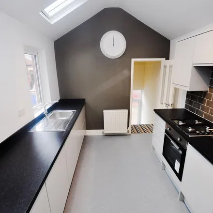 Image 8 - Ashleigh Grove, Newcastle upon Tyne, NE2 3DX, United Kingdom - Apartment for rent