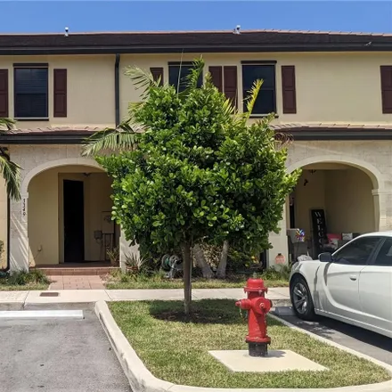 Rent this 3 bed townhouse on 401 West 49th Street in Palm Springs, Hialeah