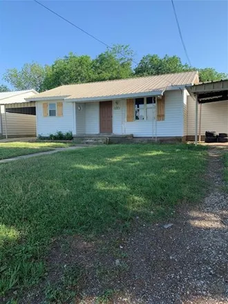 Buy this 3 bed house on 843 West Pine Street in Nocona, TX 76255
