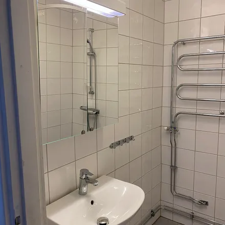 Rent this 2 bed apartment on Södergatan 12B in 462 34 Vänersborg, Sweden