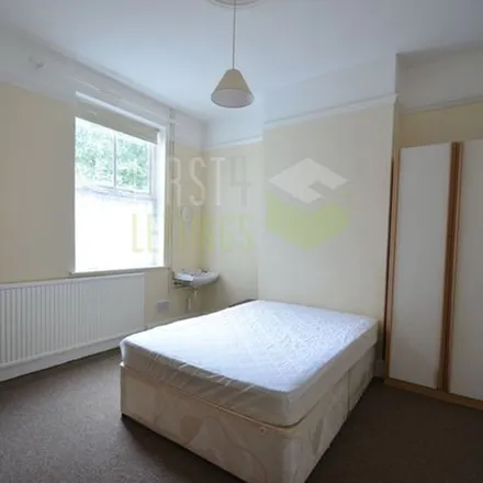 Rent this 5 bed townhouse on Hobart Street in Leicester, LE2 0LB