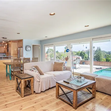 Image 2 - 7124 Helmsdale Road, Los Angeles, CA 91307, USA - House for sale