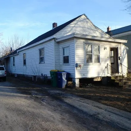 Buy this studio house on 431 Cass Street in Green Bay, WI 54301