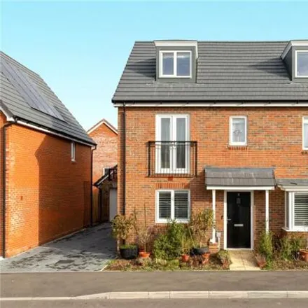 Buy this 5 bed house on unnamed road in Binfield, RG42 4JX