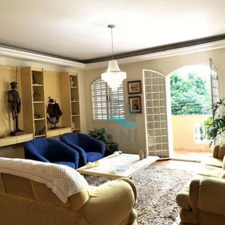Rent this 5 bed house on Rua Aminthas de Barros in Higienópolis, Londrina - PR