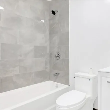 Image 7 - 129-24 Merrick Boulevard, New York, NY 11434, USA - House for sale