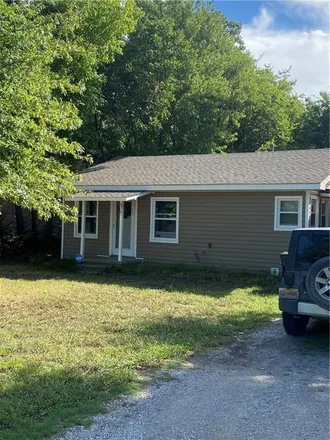Buy this 2 bed house on 511 North Oak Avenue in Stratford, Garvin County