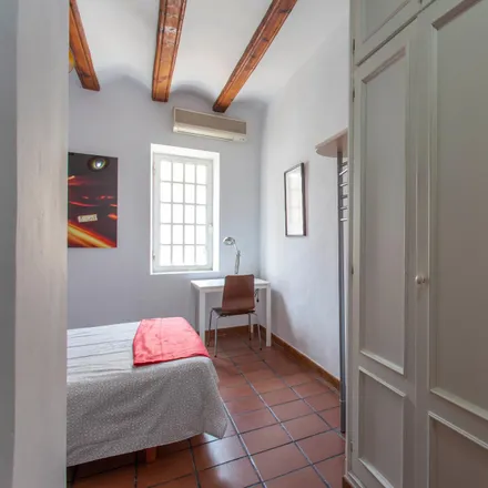 Rent this 3 bed room on Carrer de les Danses in 5, 46001 Valencia