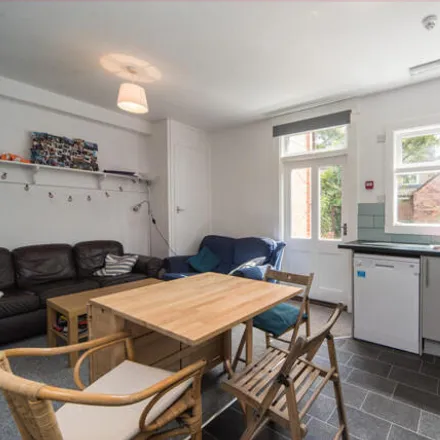 Image 3 - 5 Elmsthorpe Avenue, Nottingham, NG7 2BU, United Kingdom - Townhouse for sale