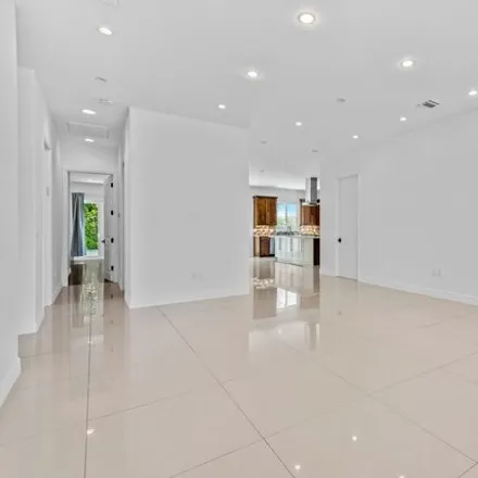 Image 2 - 5758 Newcastle Avenue, Los Angeles, CA 91316, USA - House for rent