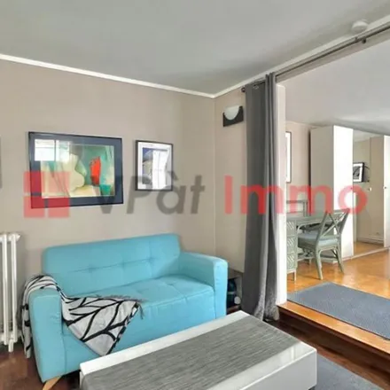 Image 3 - 21 Rue Saint-Louis, 78000 Versailles, France - Apartment for rent
