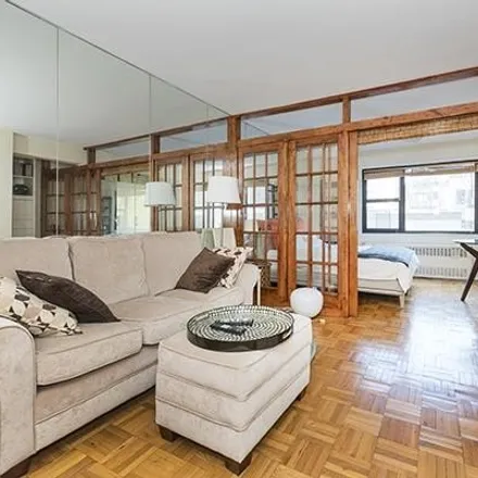 Rent this studio house on 335 East 51st Street in New York, NY 10022
