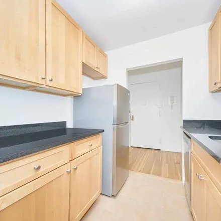 Rent this 3 bed apartment on 31 East 31st Street in New York, NY 10016