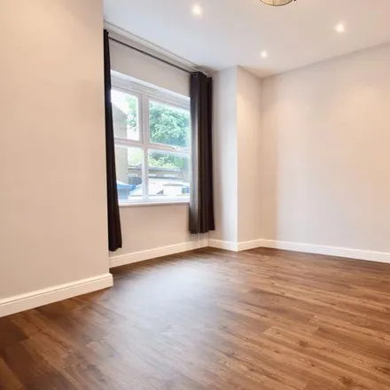 Image 6 - Victory Road, London, SW19 1HR, United Kingdom - House for rent