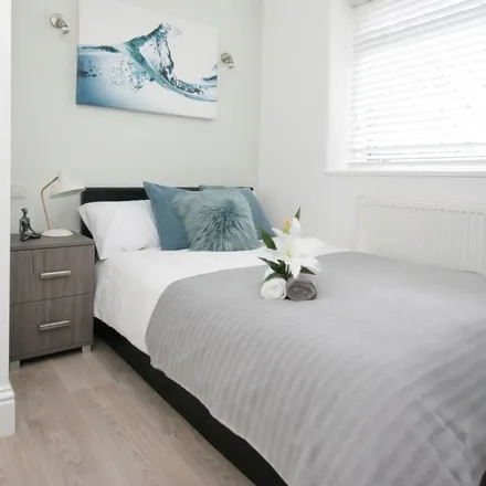 Rent this 7 bed apartment on Hilary Road in London, W12 0QX
