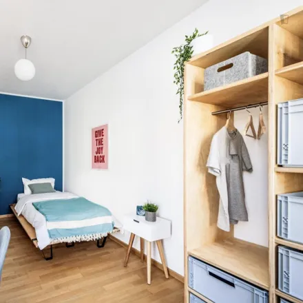 Rent this 4 bed room on F1 in Klara-Franke-Straße 22, 10557 Berlin