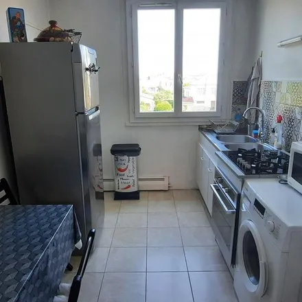 Rent this 3 bed apartment on 12 Rue Mounet Sully in 24100 Bergerac, France