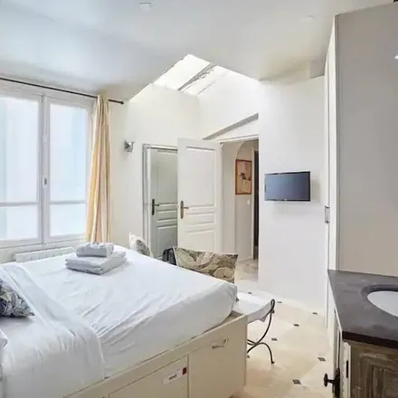 Rent this 1 bed apartment on Ligue île-de-France du Sport Universitaire in 9F Voie BF/14, 75014 Paris